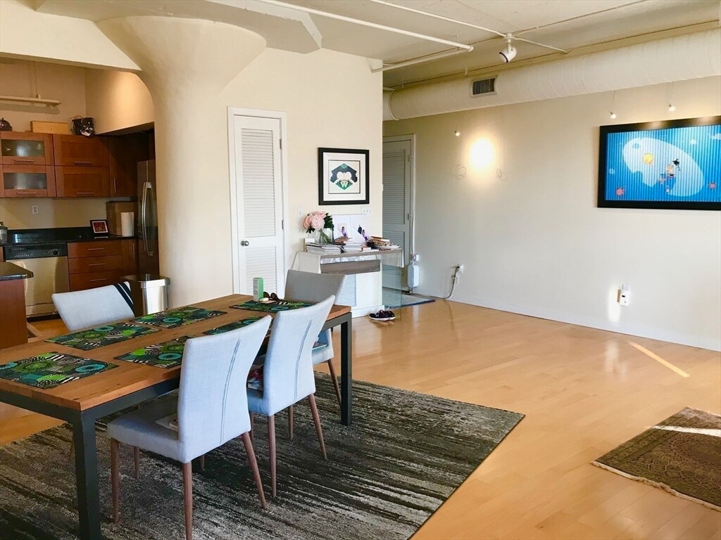 Building Photo - 96 South St