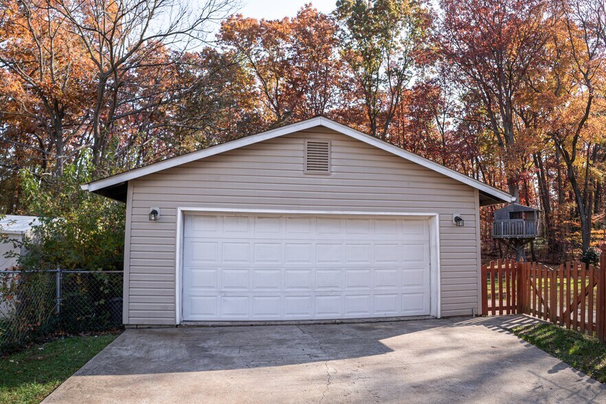 Building Photo - 13227 Sturbridge Rd