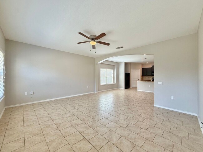 Building Photo - Northeast Crossing Neighborhood. Close to ...