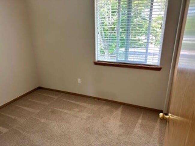 Building Photo - Beautiful 3 Bedroom Home Near University of Portland – Quiet Location!