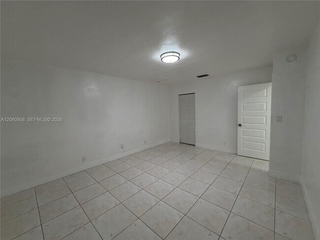 Building Photo - 732 SW 6th St