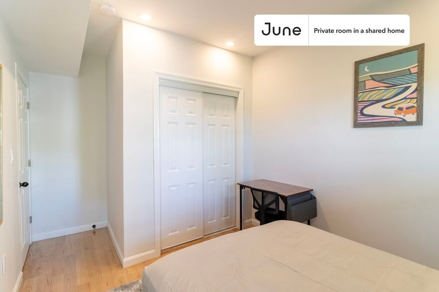 Building Photo - Room in Shared 3 bed/2 bath home