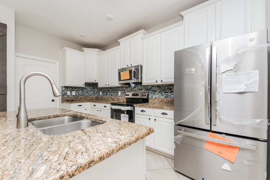 Building Photo - 6817 Sundrop St