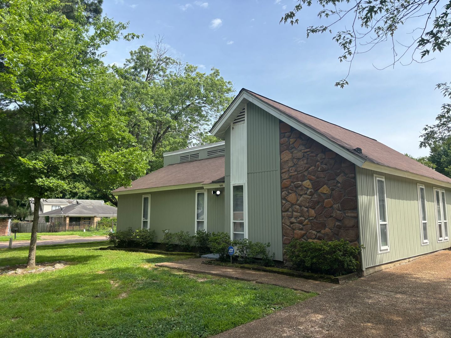 Building Photo - 5095 Corkwood Dr