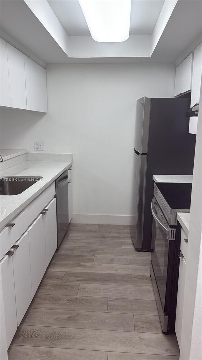 Building Photo - 8100 Geneva Ct