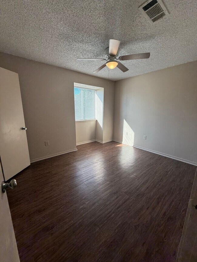 Building Photo - 8911-8781  GSRI Ave