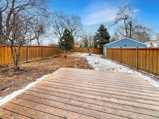 Building Photo - 303 Monroe Ave S