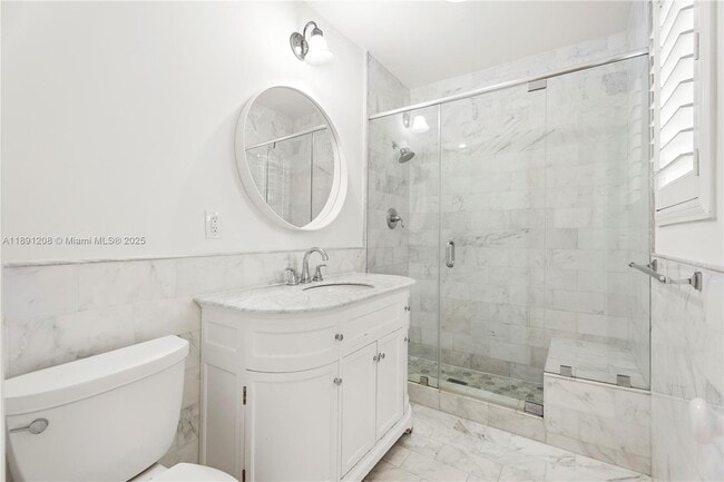 Building Photo - 605 Altara Ave