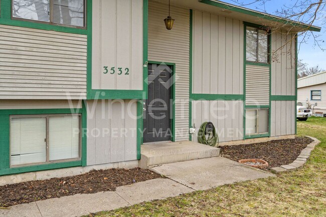 Building Photo - Beautiful Family Home ! Spring Special !! 50% Off first months rent.