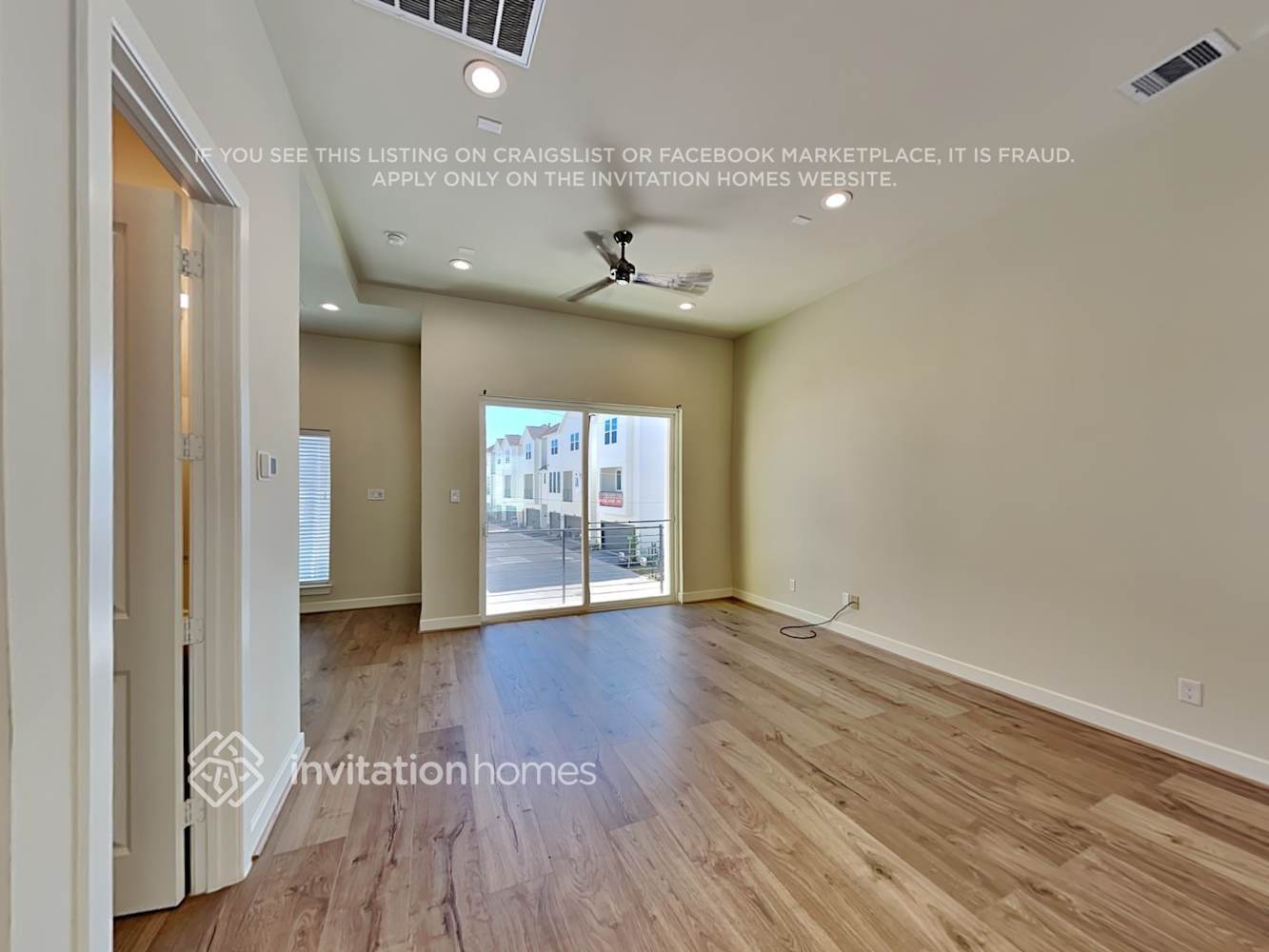 Building Photo - 709 Carriage Knls Dr