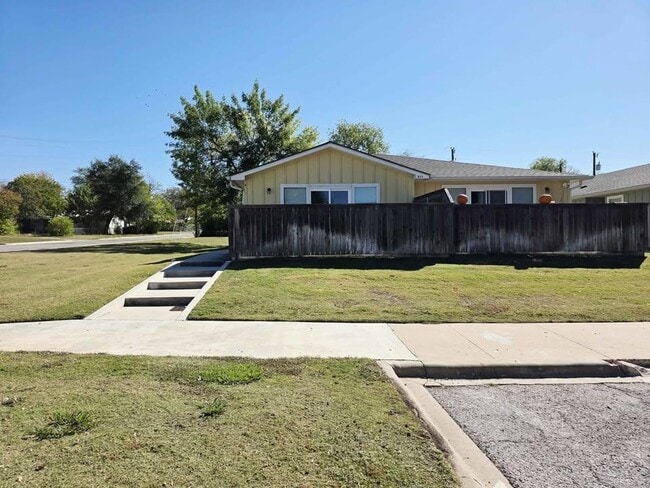 Building Photo - 511 Avenue K