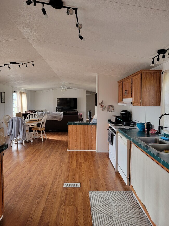 Building Photo - 3114 Dairyland Rd