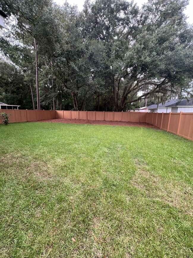 Building Photo - 3 Bed 2 Bath Home with Porches and Huge Ba...