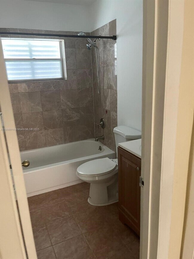 Building Photo - 18737 SW 100th Ave