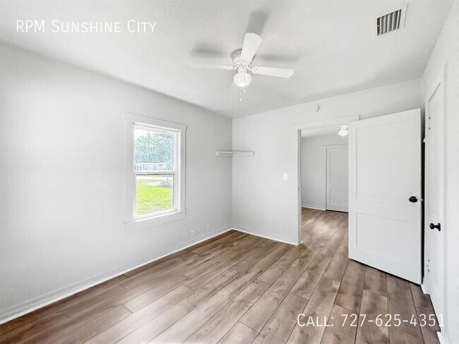 Building Photo - 710 S 50th St