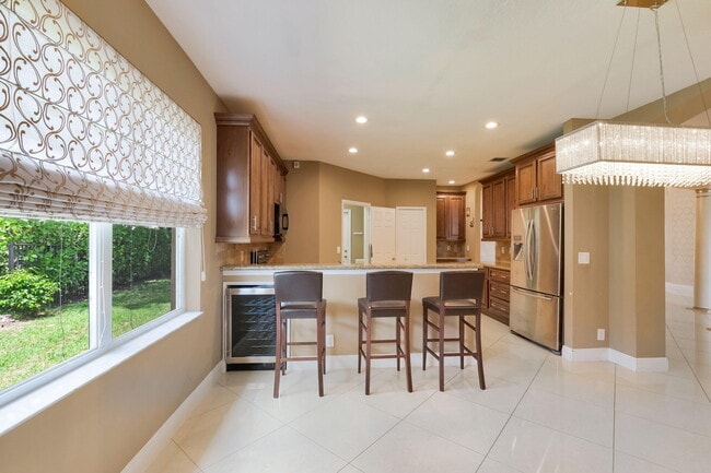 Building Photo - 12372 Cascades Pointe Dr