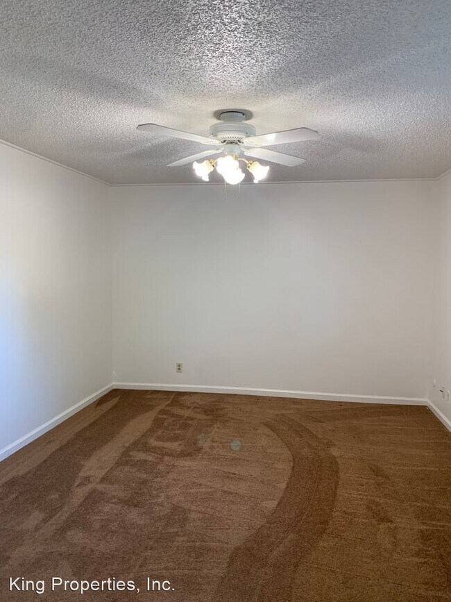 Building Photo - 3 br, 2.5 bath House - 3401 Bermuda Avenue...