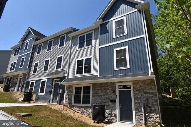 Building Photo - 358 E Nesquehoning St