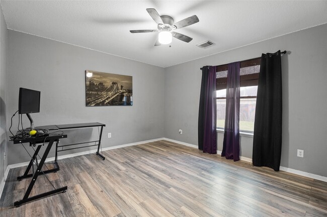 Building Photo - 9331 Carmalee St