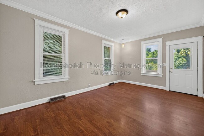 Building Photo - 2116 Mills Ave