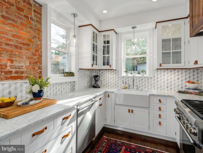 Building Photo - 1450 T St NW