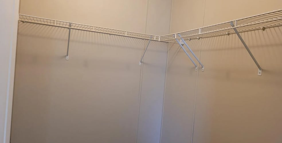 Building Photo - 300 Hunt Club Dr