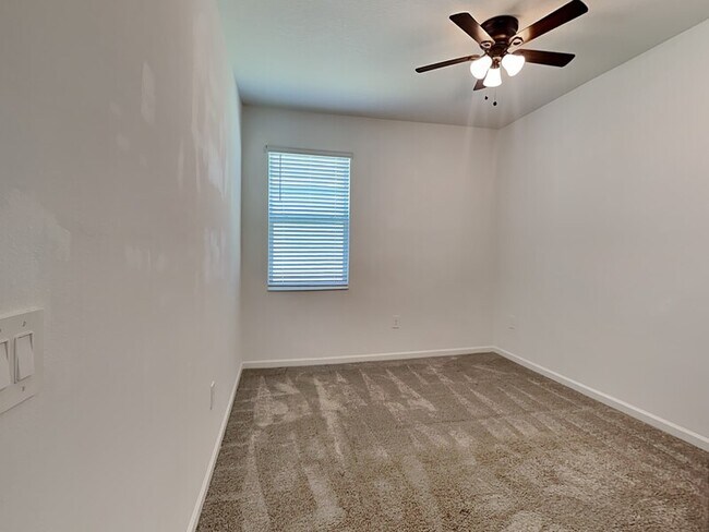 Building Photo - 3115 Country Side Dr