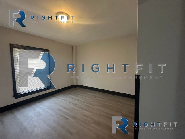 Building Photo - Charming Home in Dayton