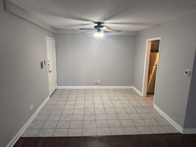 Building Photo - Charming 2-Bedroom Apartment for Rent in O...
