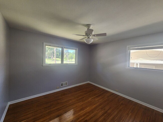 Building Photo - 805 E 32nd St