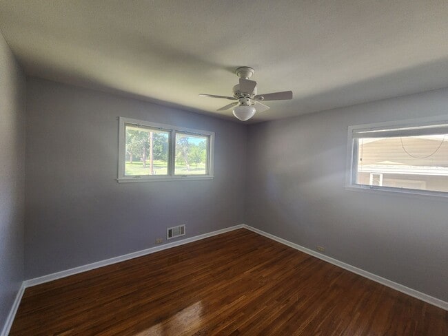 Building Photo - Spacious 5-Bedroom Home Near McKennan Park