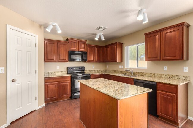 Building Photo - Copper Basin Charmer