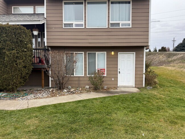 Building Photo - 553 11th St NE