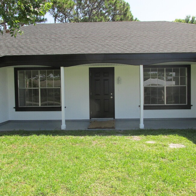 Building Photo - 2137 SE Dolphin Rd