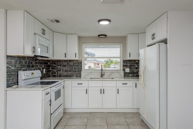 Building Photo - 10521 Oak Hill Dr