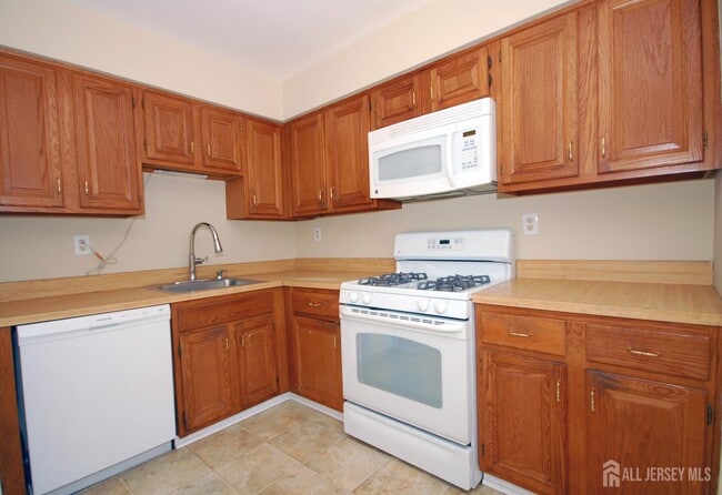 Building Photo - 21 Rosewood Ct