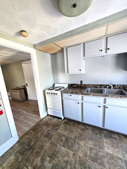 Building Photo - 36 Hilton St