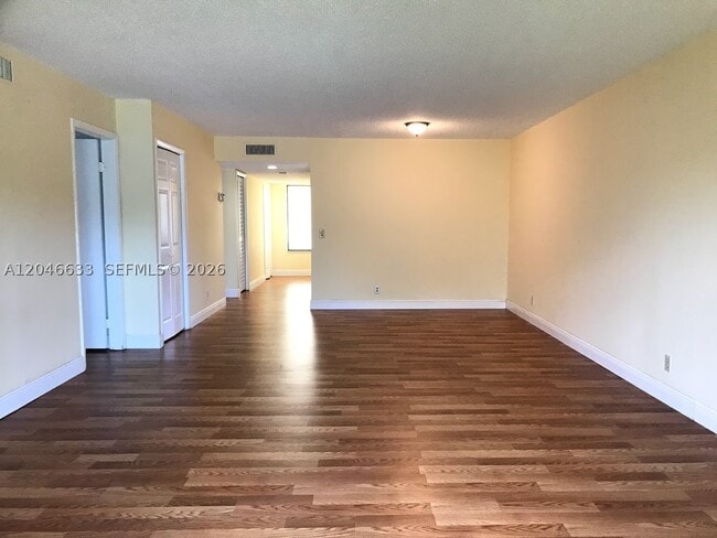 Building Photo - 369 Lakeview Dr