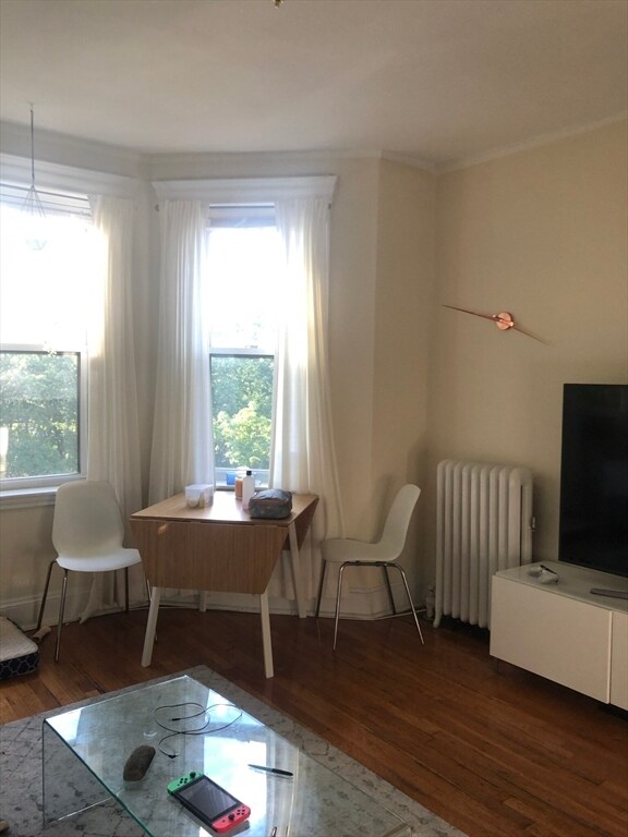 Building Photo - 378 Riverway