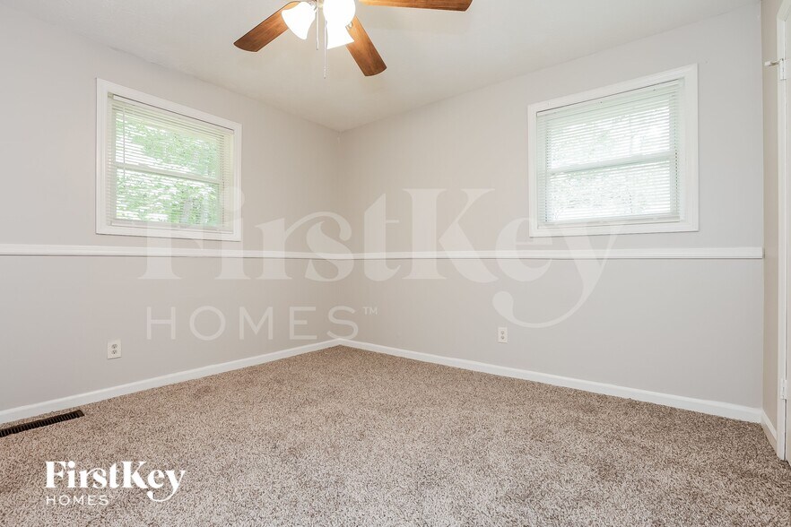 Building Photo - 4971 Oakdale Dr