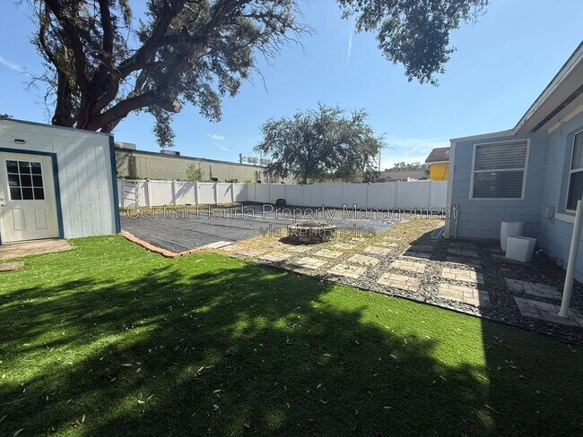 Building Photo - 315 S Lakewood Dr