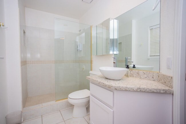 Building Photo - 2320 Snead Dr