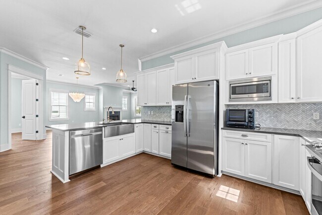 Building Photo - 465 Karcher Ave