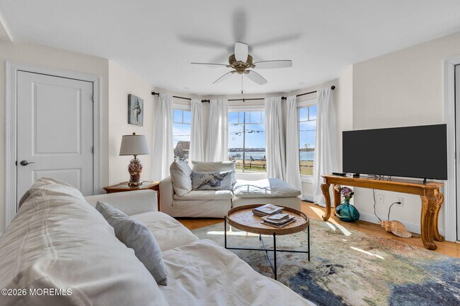 Building Photo - 550 Whiting Ave