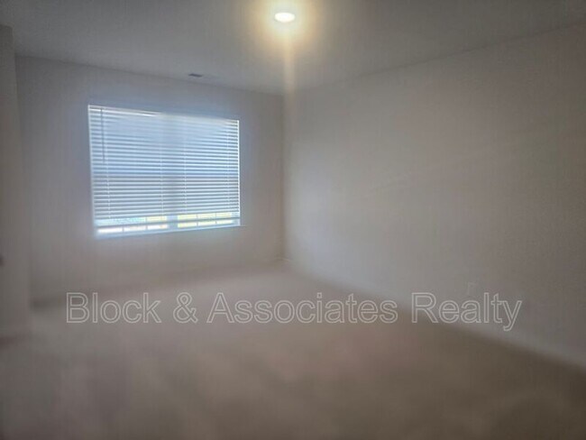 Building Photo - 1202 Broholmer Ln