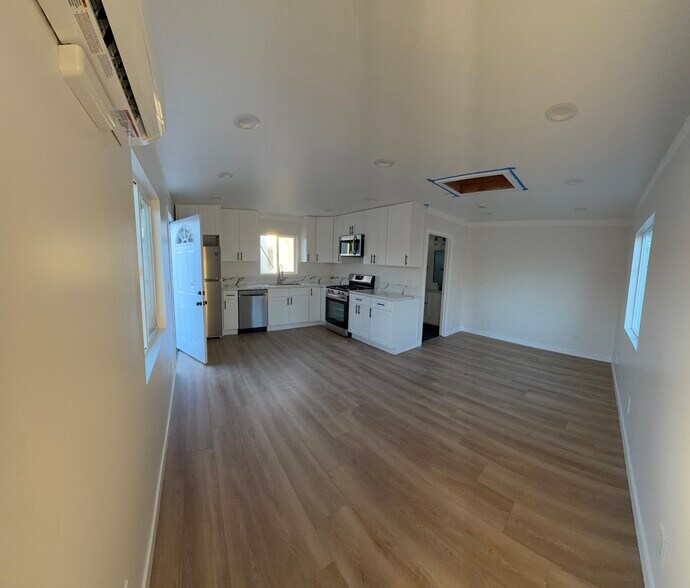 Building Photo - 8154 Vanscoy Ave