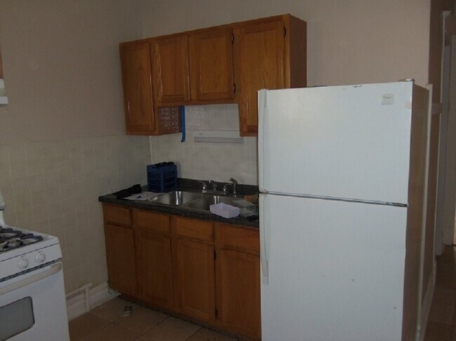 Building Photo - 2435 N Ridgeway Ave