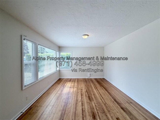 Building Photo - 1017 NE Birchwood Dr