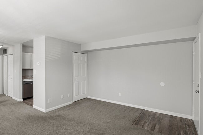 Building Photo - 4411 Falls Bridge Dr