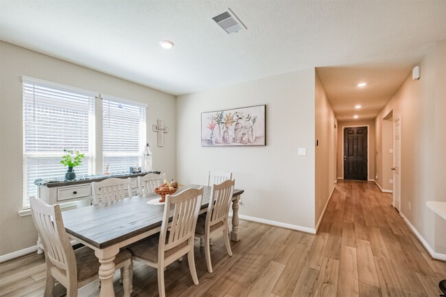 Building Photo - 7219 Escondido Dr